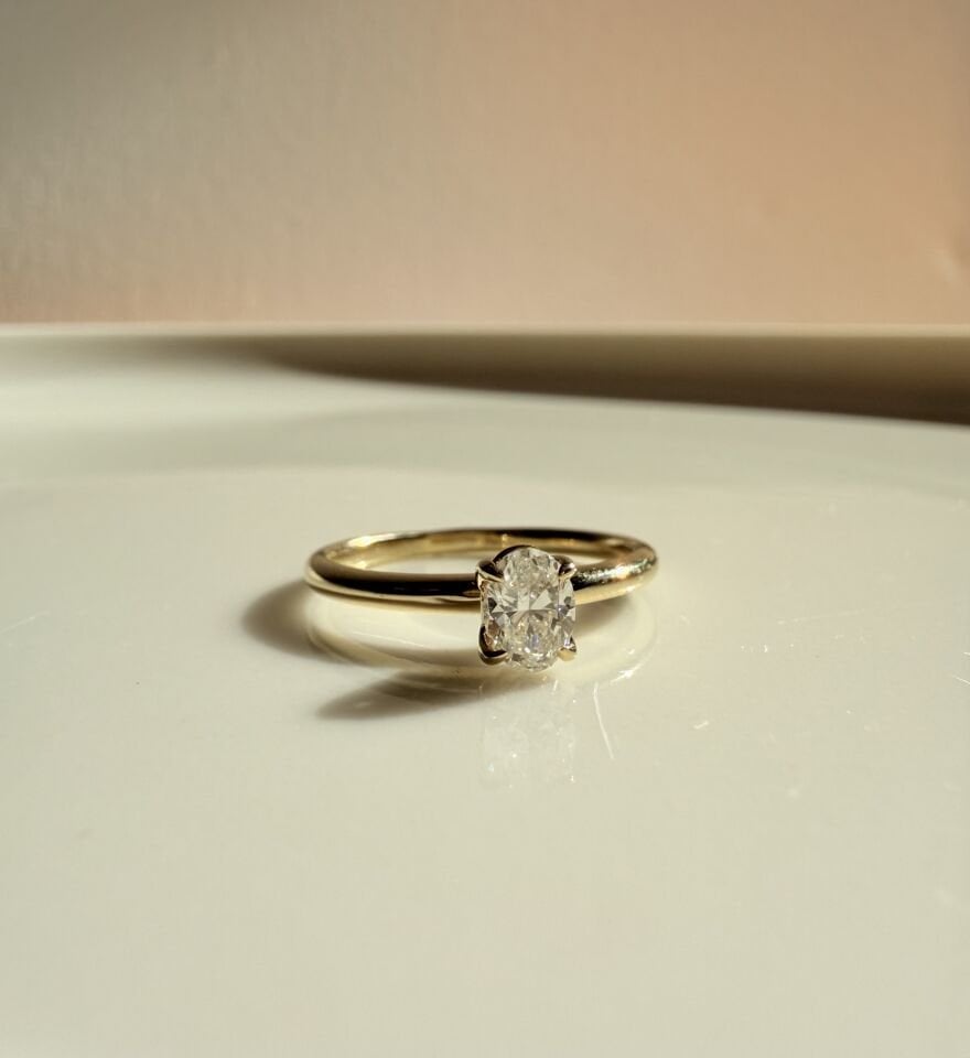 14 Ayar Altın Aurora Oval Taşlı Tektaş Yüzük