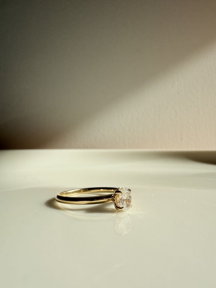 14 Ayar Altın Aurora Oval Taşlı Tektaş Yüzük