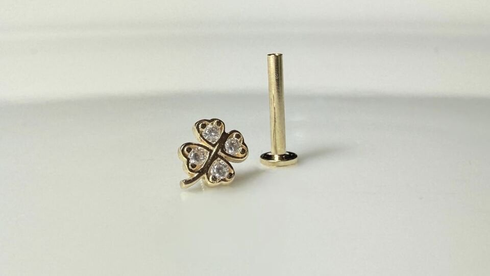 Yonca piercing,tragus