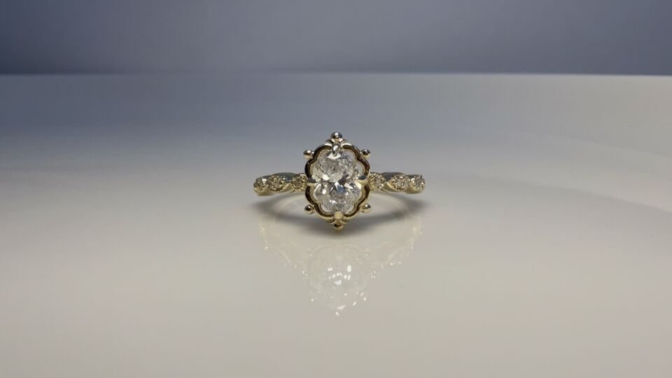 14 Ayar Altın Oval Tektaş Pırlanta Yüzük – Nişan & Evlilik Modeli