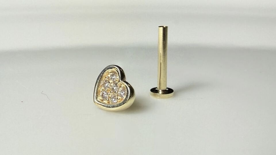 Kalp tragus.piercing