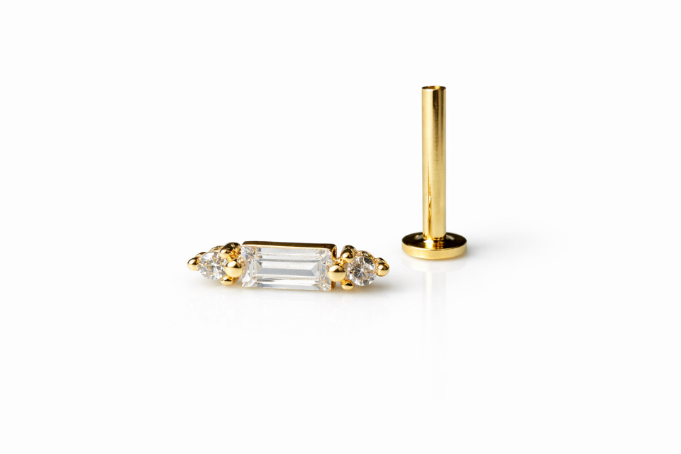 14 Ayar Altın Baget Taşlı Piercing – Tragus & Helix Uyumlu