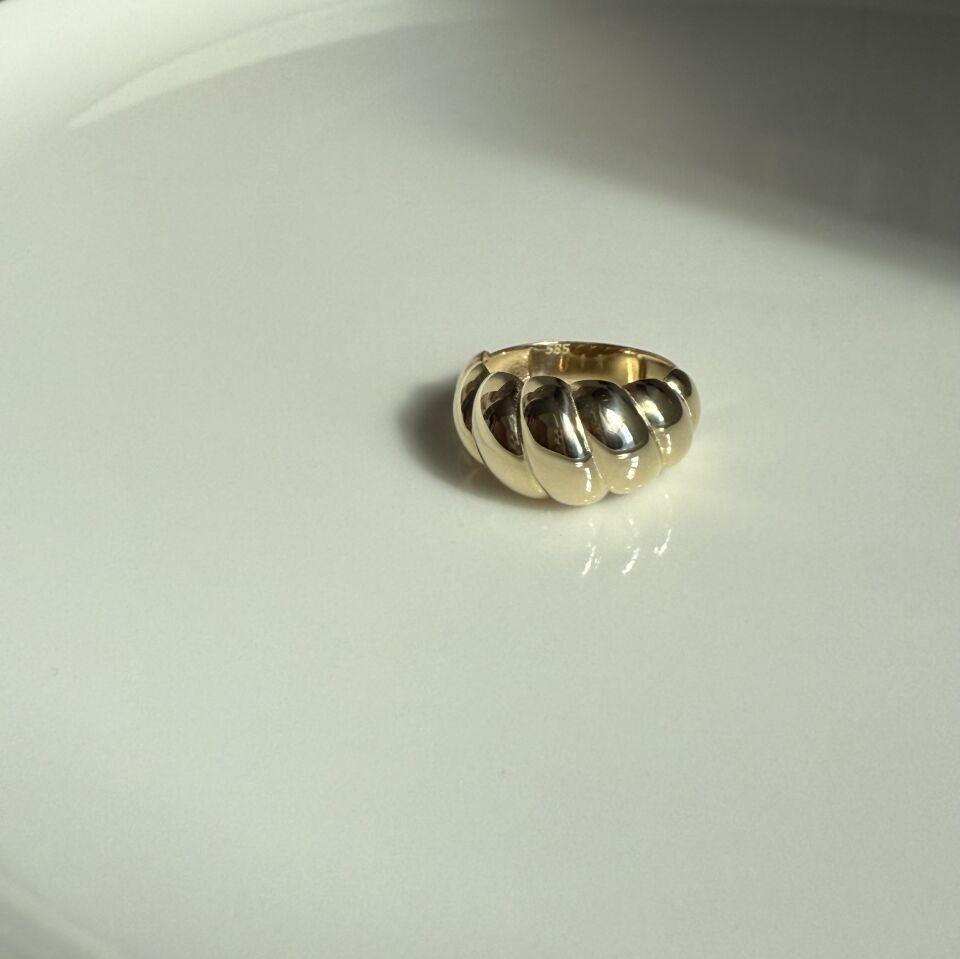 14 Ayar Altın Bombeli Burgu Midye Yüzük – Şık ve Zarif Tasarım