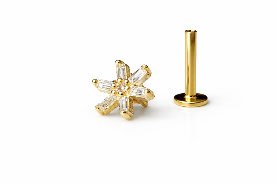 14 Ayar Altın Kar Tanesi Baget Taşlı Piercing – Tragus & Helix Uyumlu