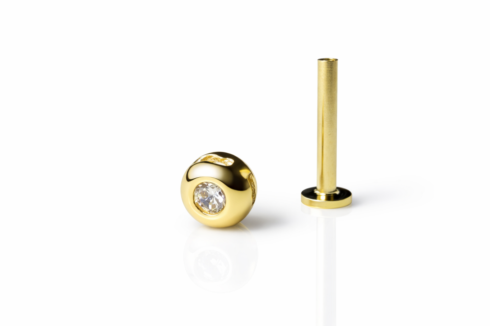 14 Ayar Altın Tektaş Tragus Piercing – Bombeli Tasarım Helix Uyumlu