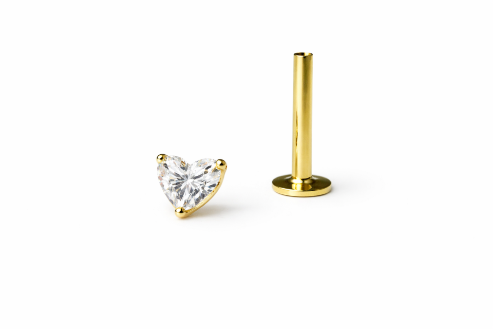 14 Ayar Altın Kalp Zirkon Taşlı Piercing – Tragus & Helix Uyumlu