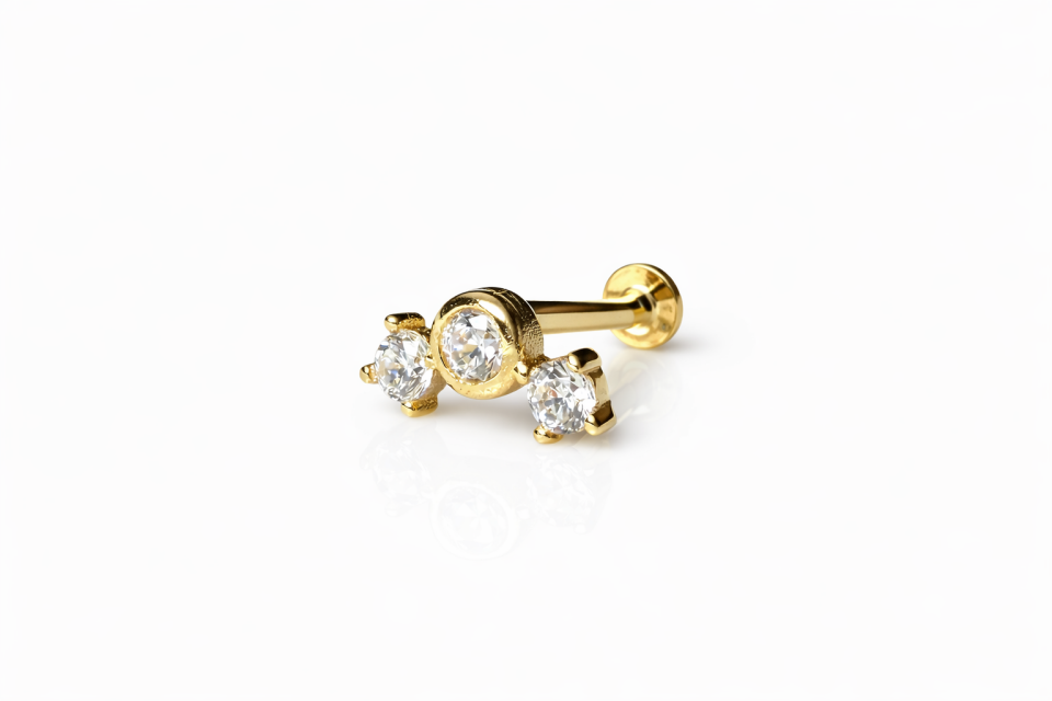 14 Ayar Altın Trio Taşlı Tragus Piercing – Aura Model Helix Uyumlu