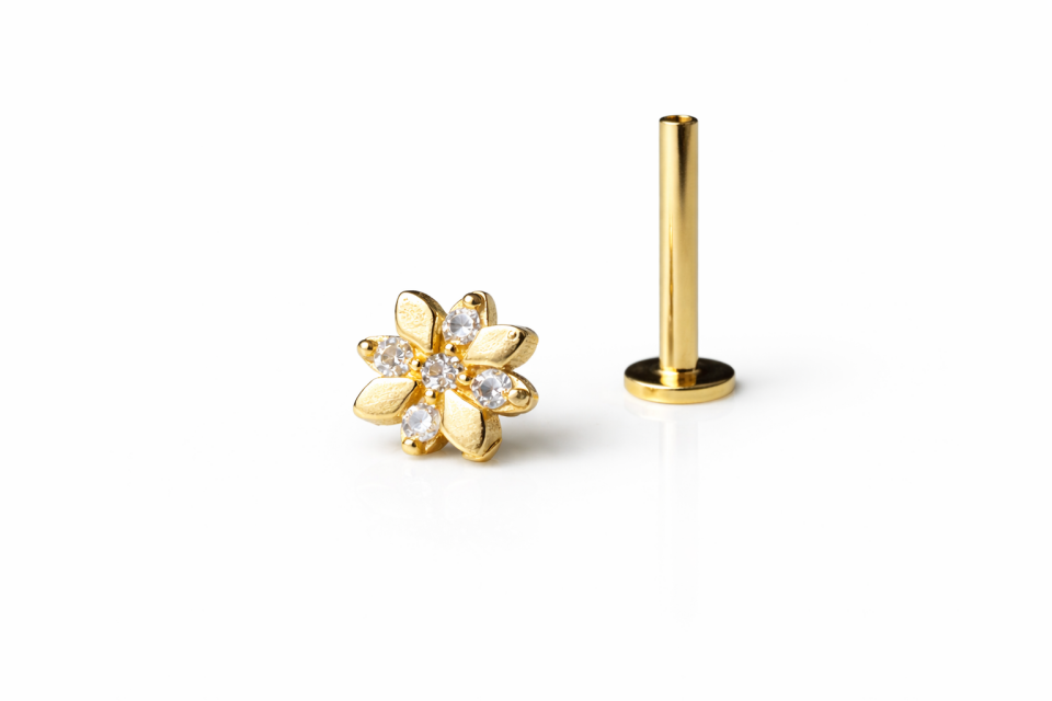 14 Ayar Altın Papatya Tragus Piercing – Aurora Daisy Model Helix Uyumlu