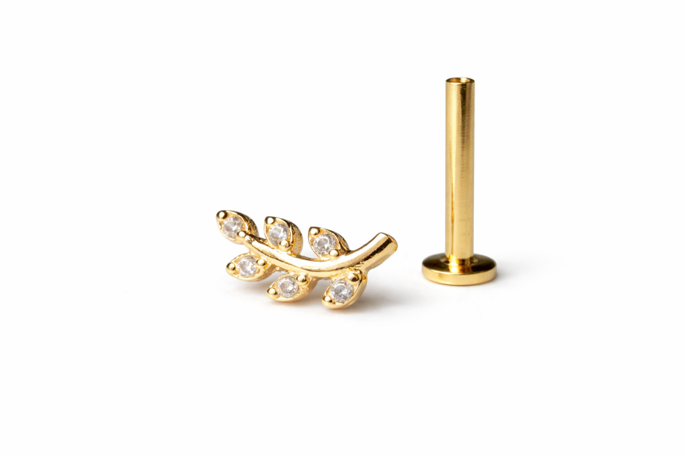 14 Ayar Altın Yaprak Piercing – Aurora Model (Tragus Uyumlu)
