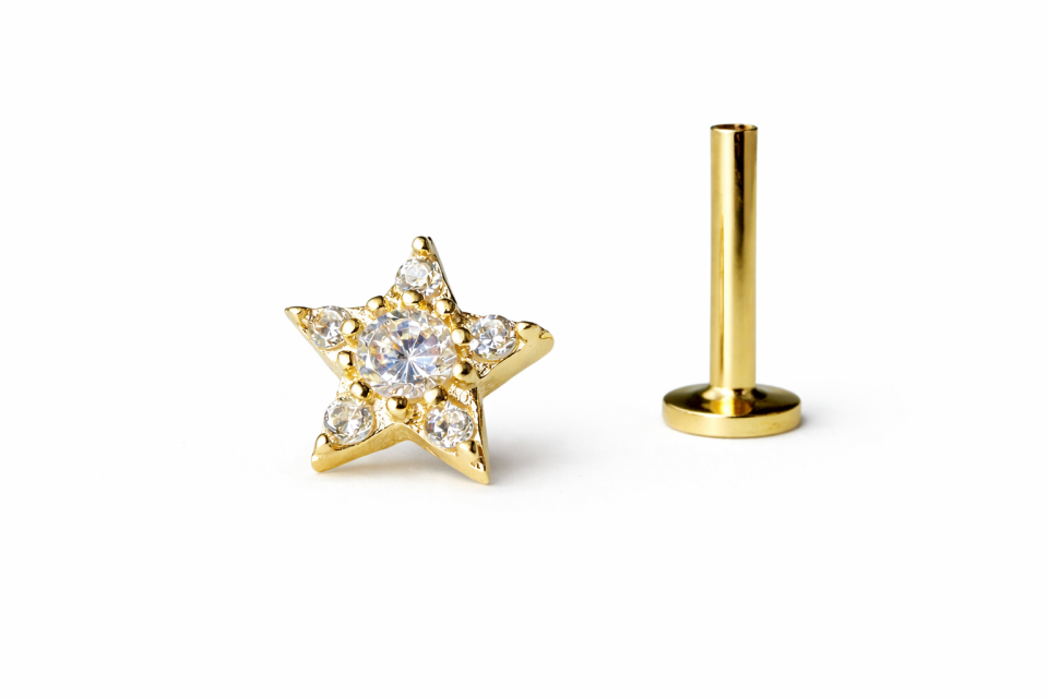 14 Ayar Altın Parlak Yıldız Tragus Piercing – Aurora Radiant Star Model Helix Uyumlu