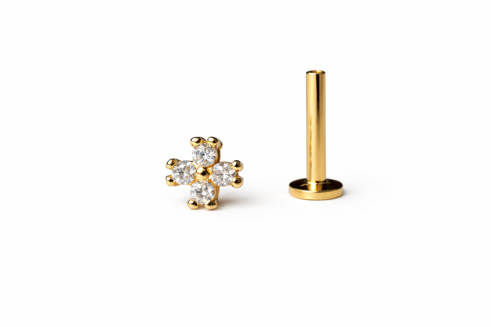 14 Ayar Altın Yonca Tragus Piercing – Aurora Clover Model Helix Uyumlu