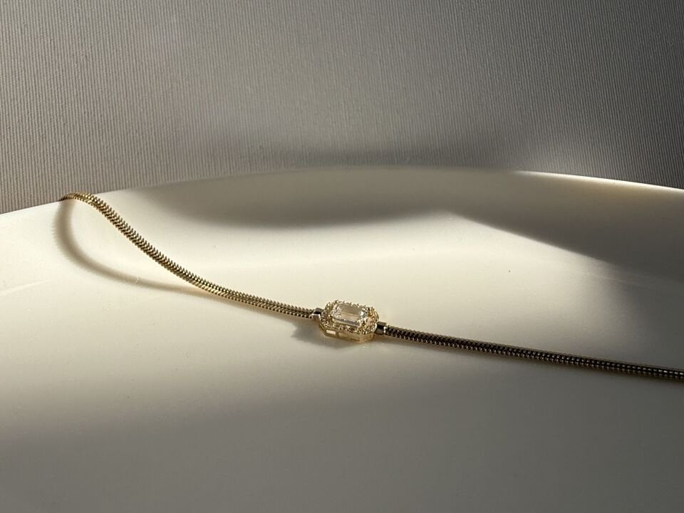 14 Ayar Altın Baget Zirkon Taşlı Bileklik – Modern ve Işıltılı Tasarım